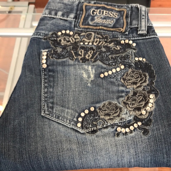 Guess jeans. Daredevil skinny fit. Grommets, distress, embroidery. Size 28 - Picture 2 of 16